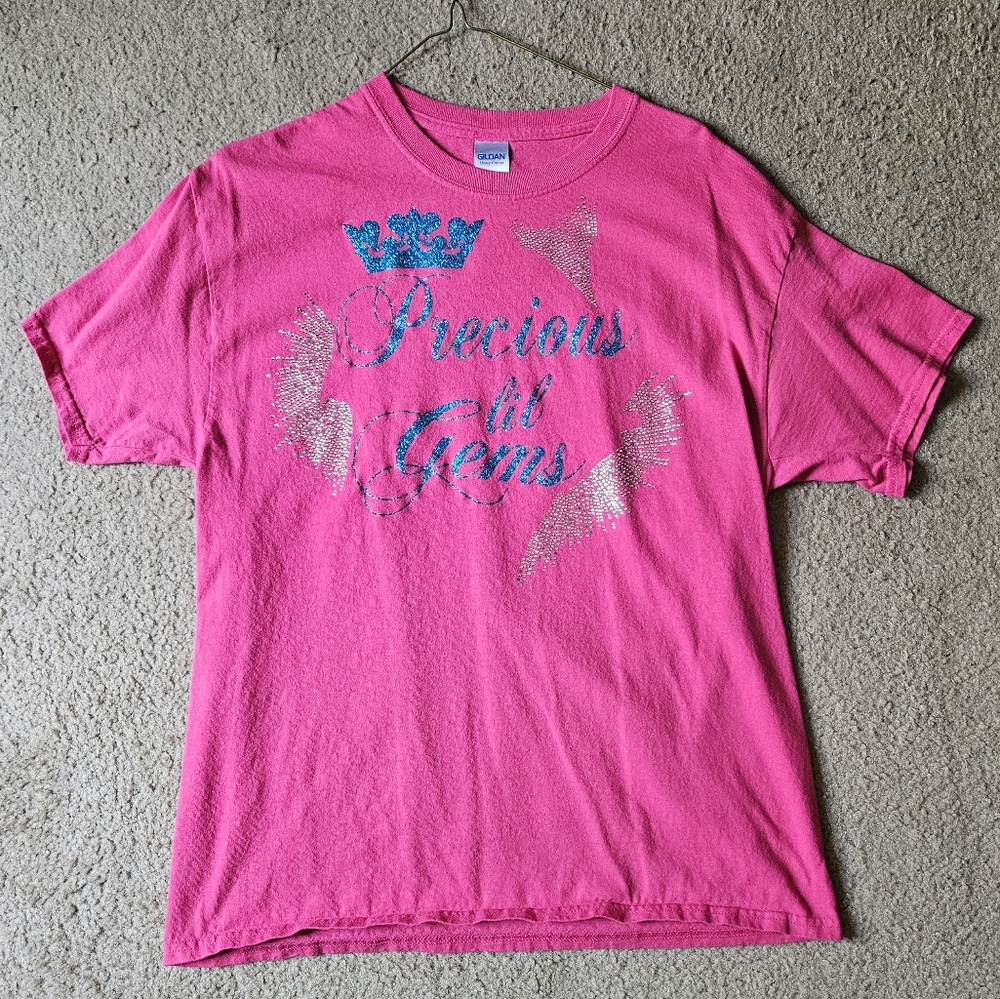 pink tshirt